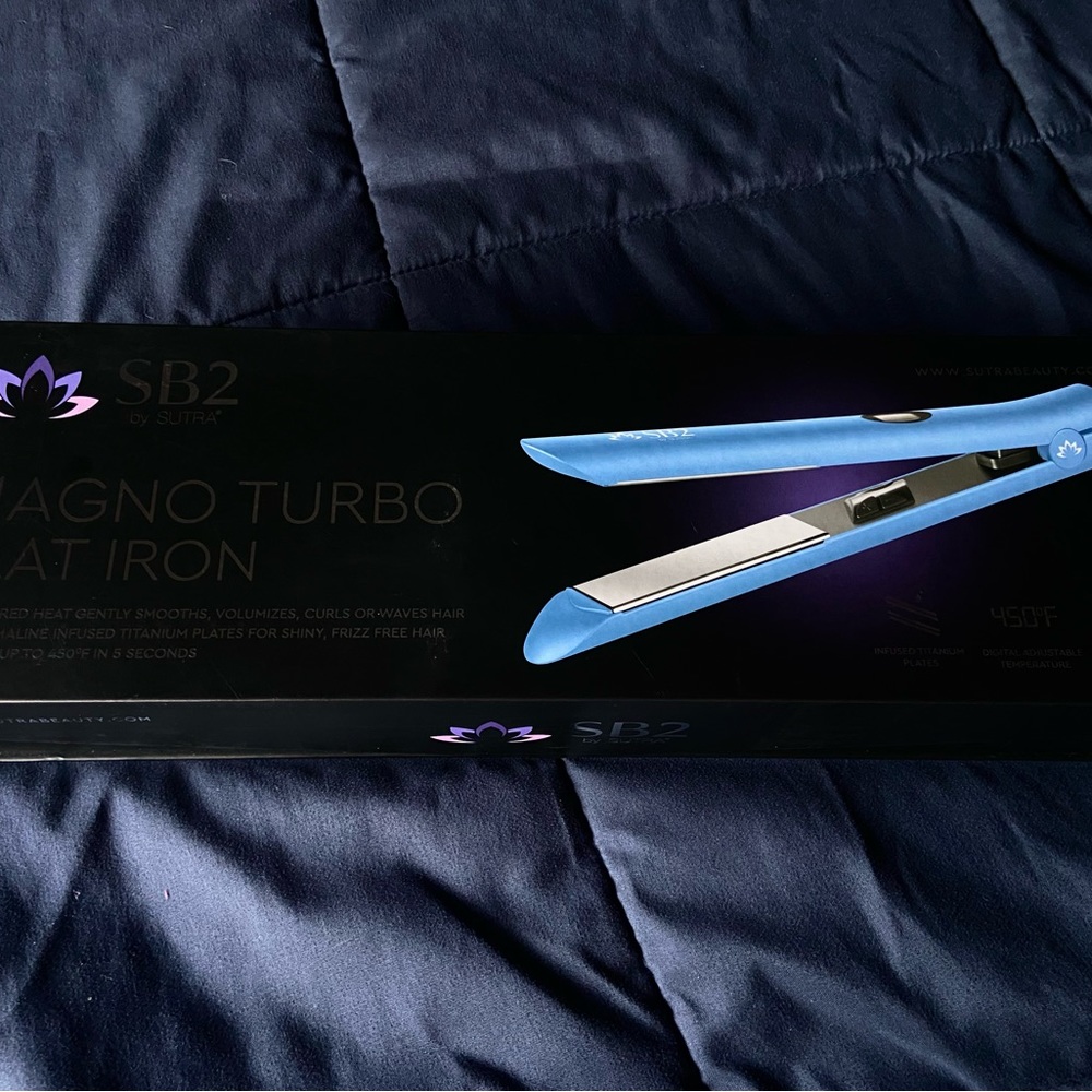Magno Turbo Titanium Flat Iron In Baby Blue
